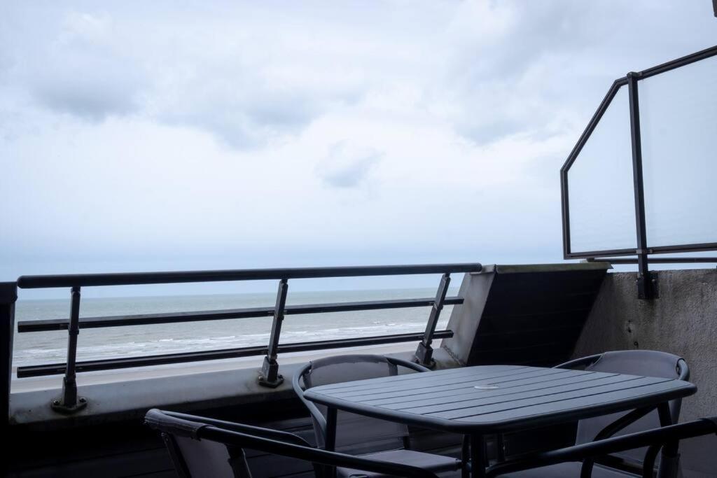 White & Sea, Face A La Mer Bray-Dunes Bagian luar foto